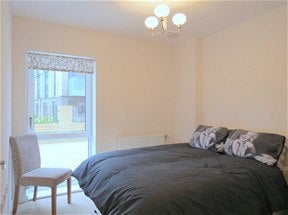 Flat Lakeside Drive in Greater London