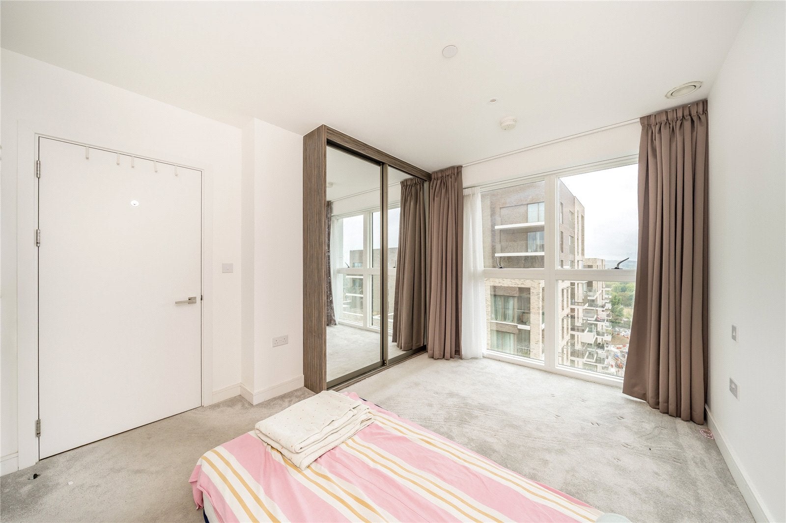 Flat Pegler Square in Greater London
