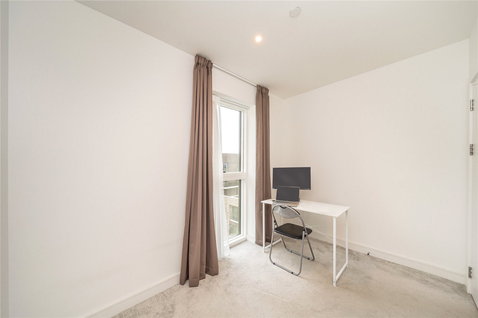 Flat Pegler Square in Greater London