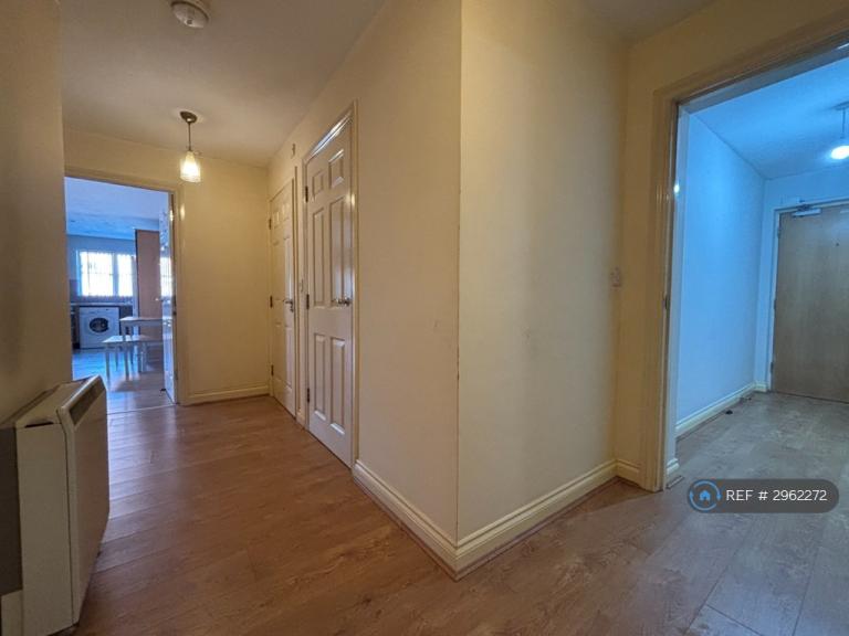 Flat Trinity Lane in Hinckley and Bosworth