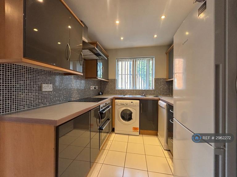 Flat Trinity Lane in Hinckley and Bosworth