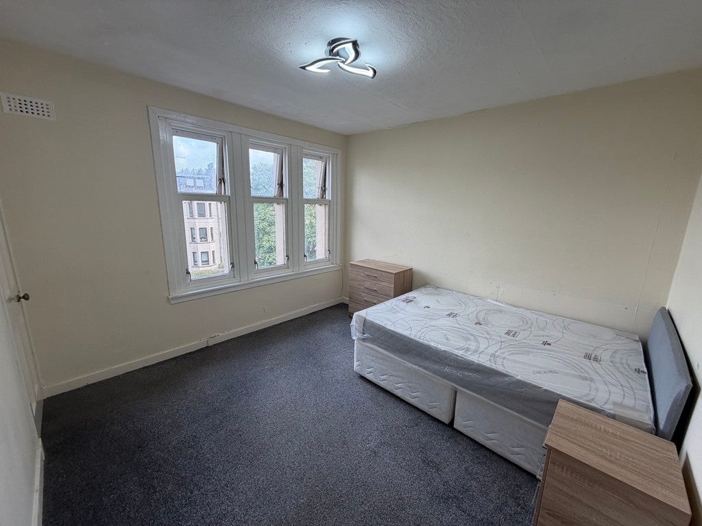Flat Ballindalloch Drive in Glasgow