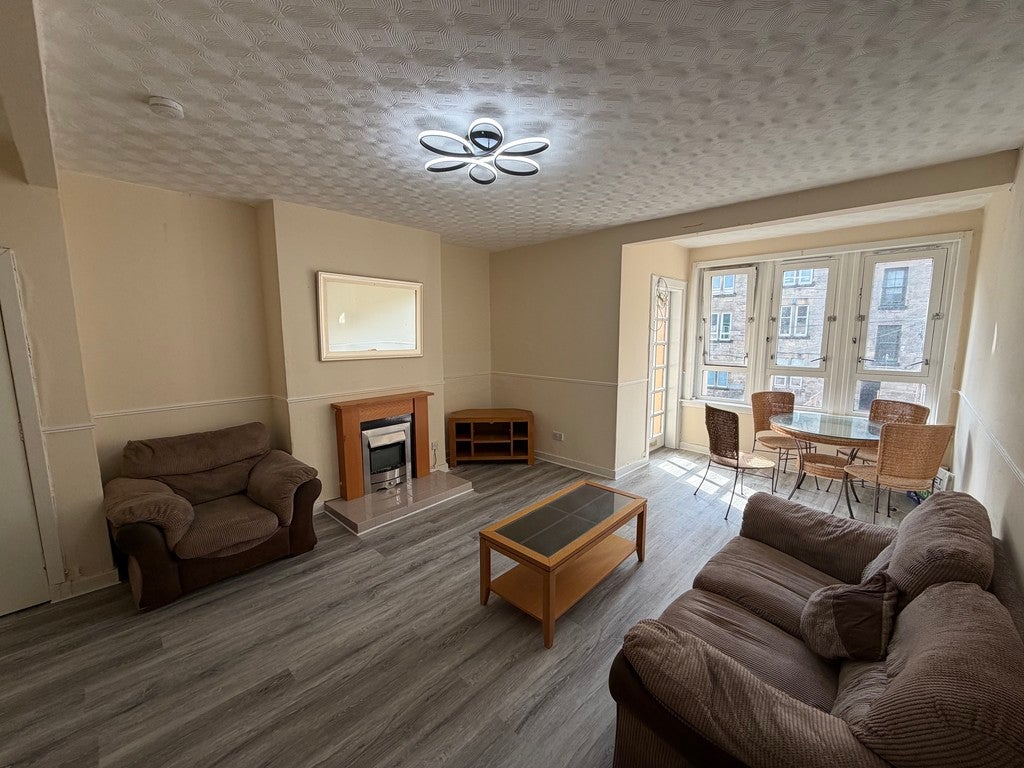 Flat Ballindalloch Drive in Glasgow