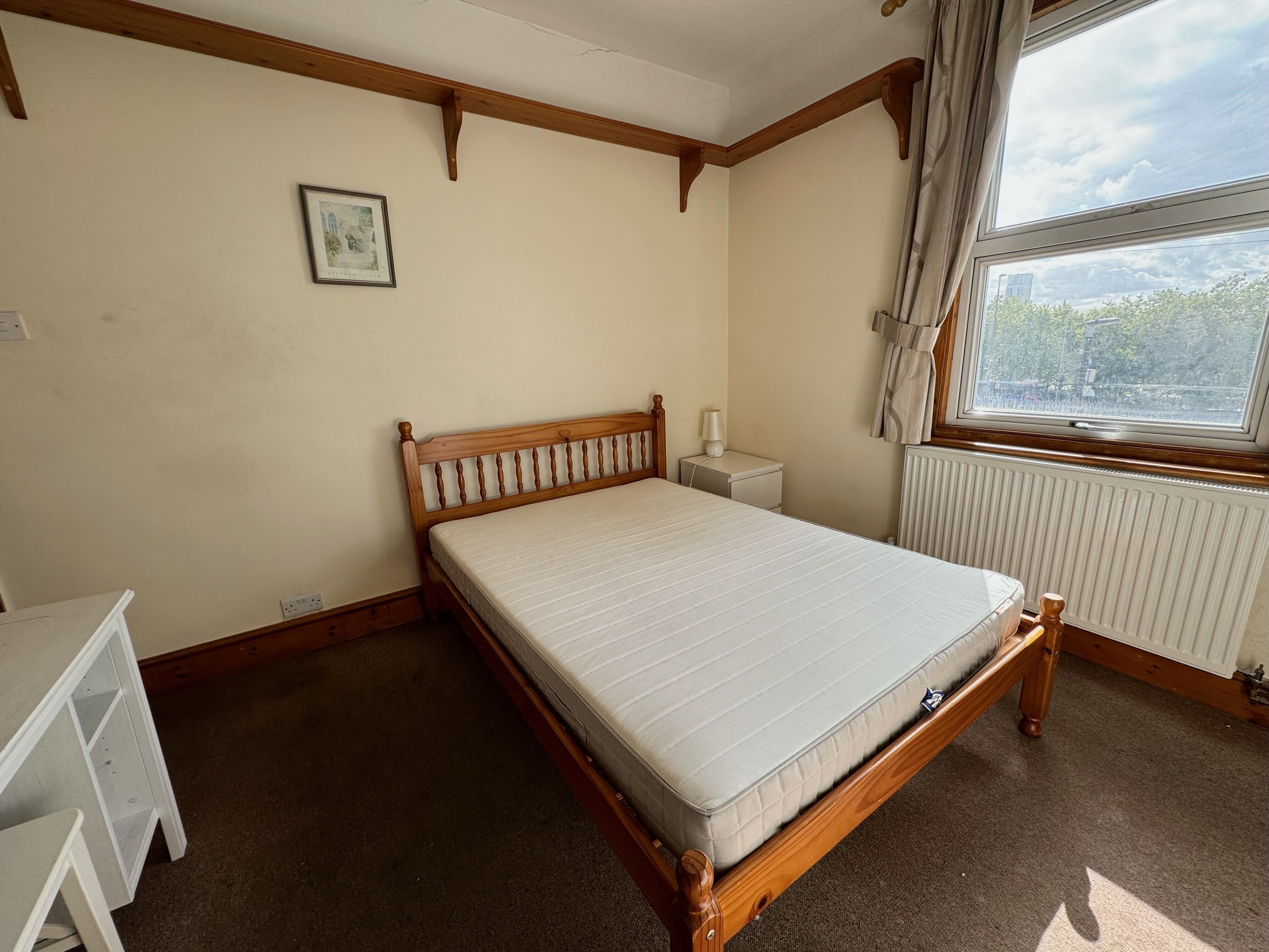 Room Garton Road in Southampton