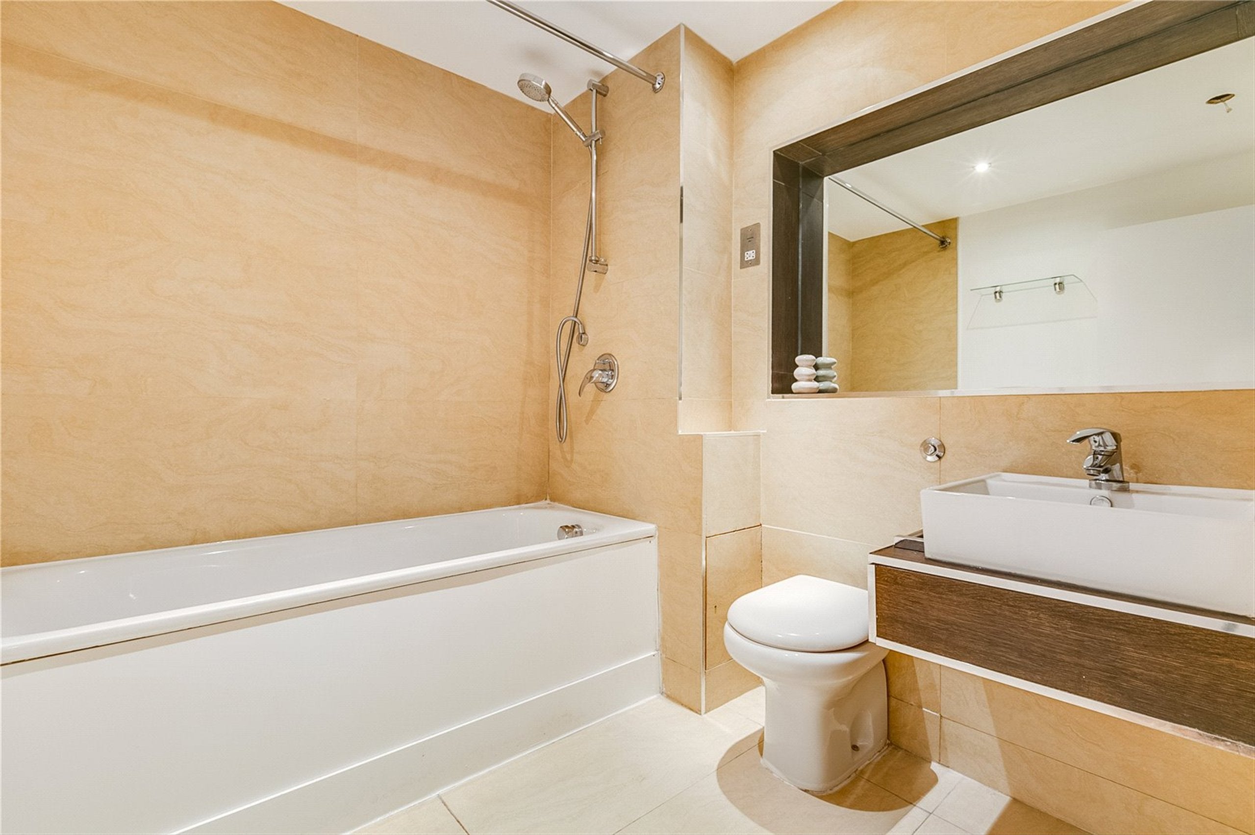 Flat Cheyne Walk in Greater London