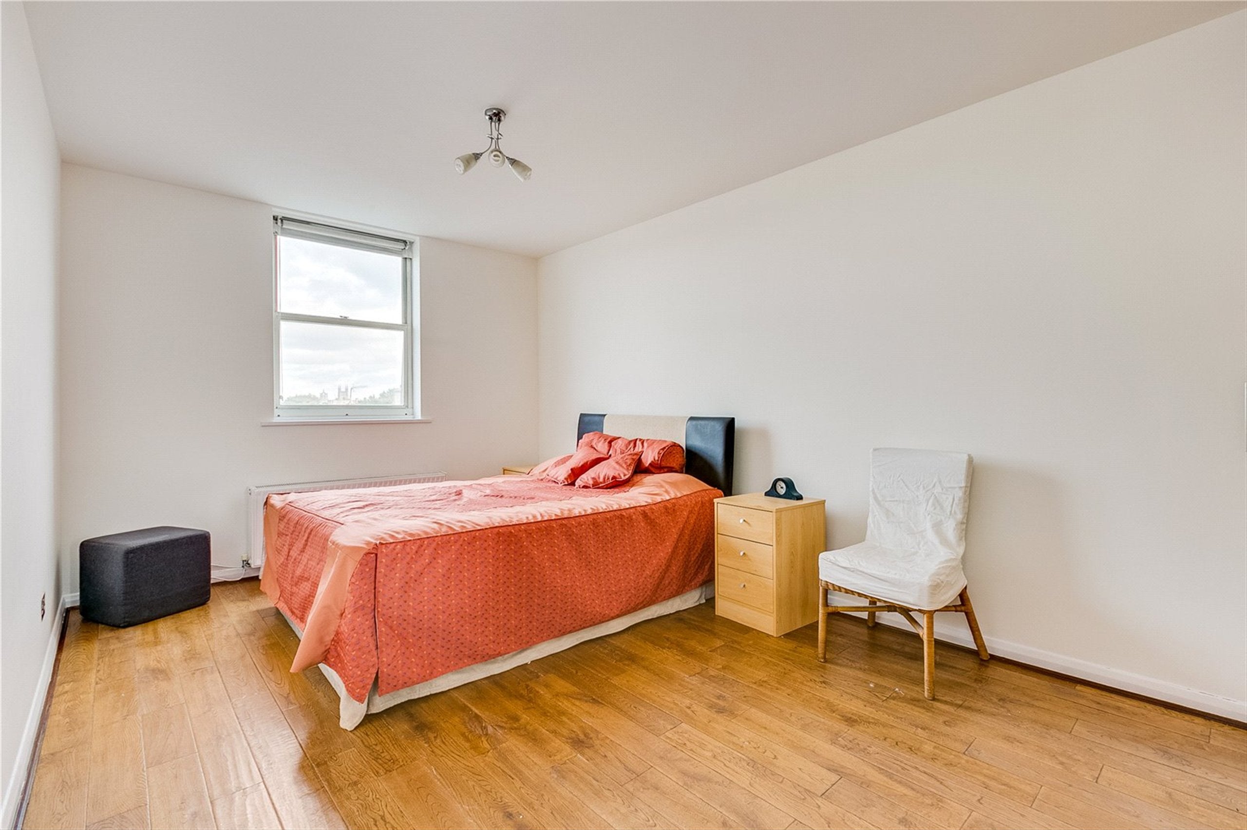 Flat Cheyne Walk in Greater London