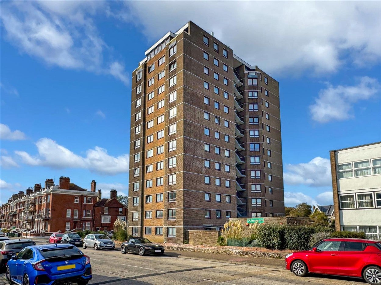 Flat South Terrace in Arun