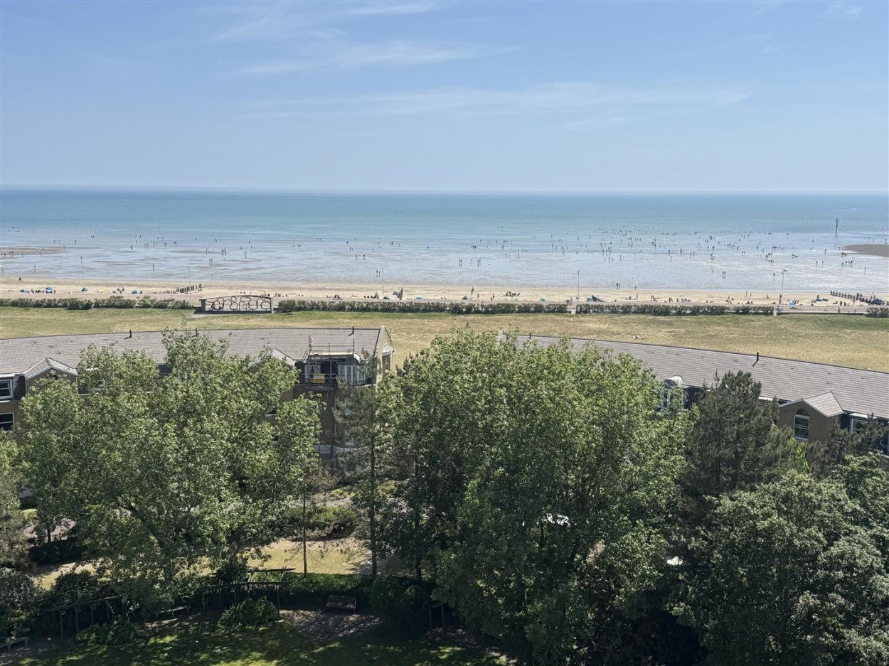 Flat South Terrace in Arun