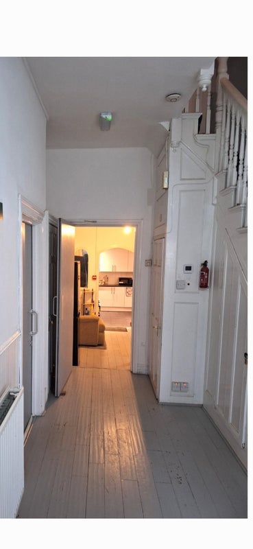 Room Bensham Manor Road in Greater London