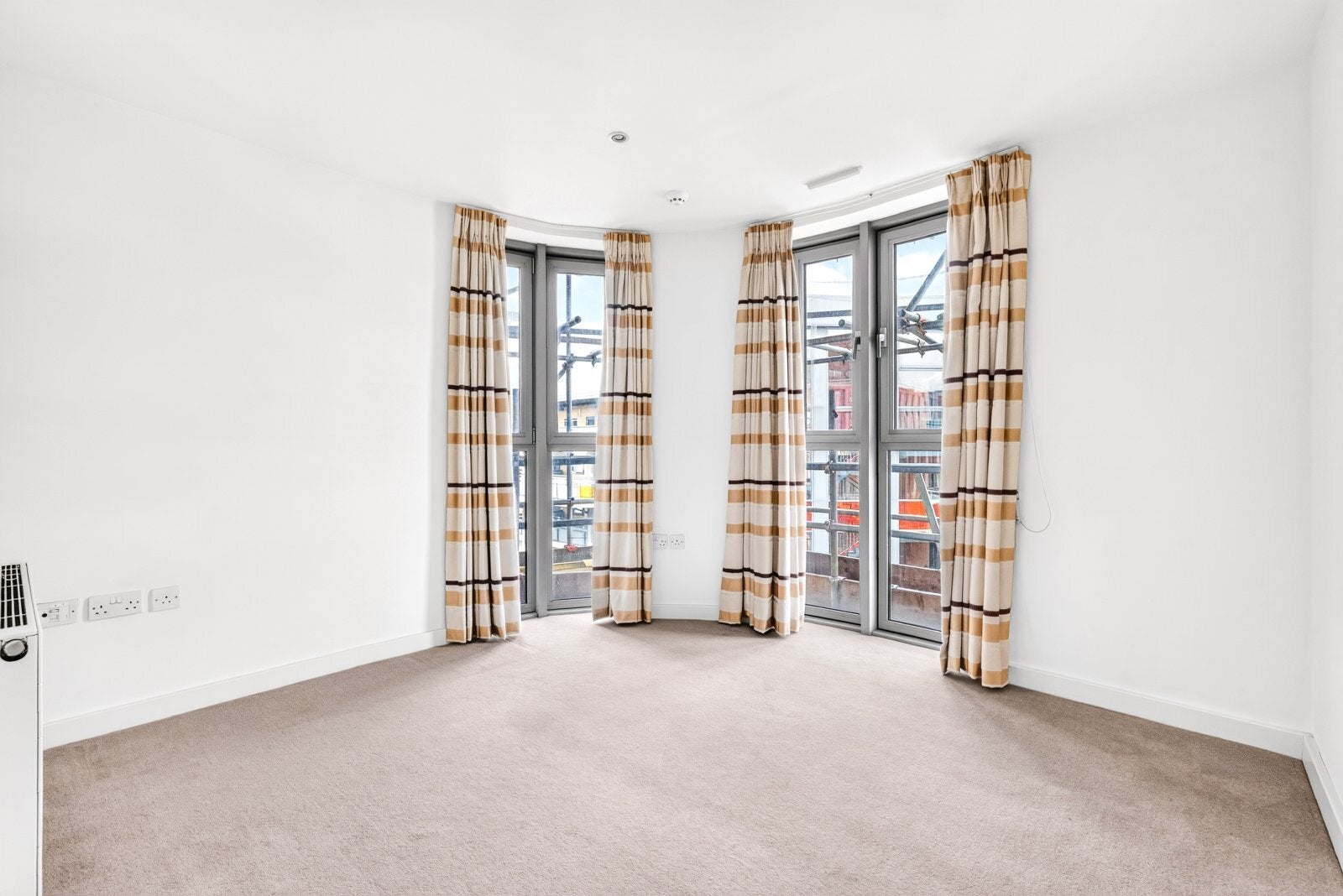 Flat Eden Grove in Greater London
