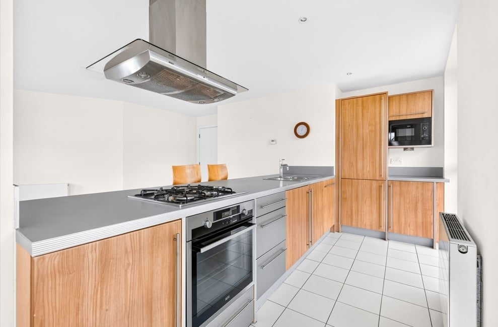 Flat Eden Grove in Greater London
