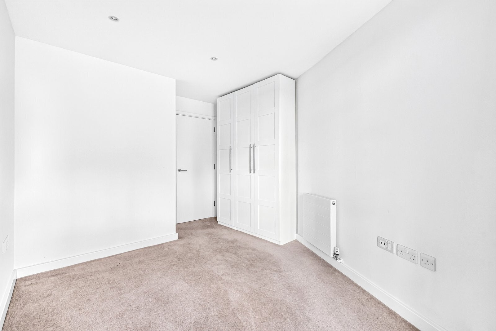 Flat Eden Grove in Greater London