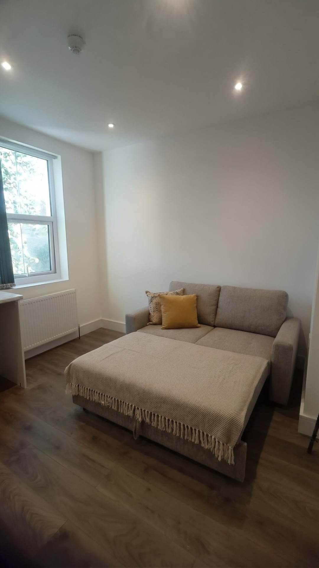 Flat Acton Lane in Greater London