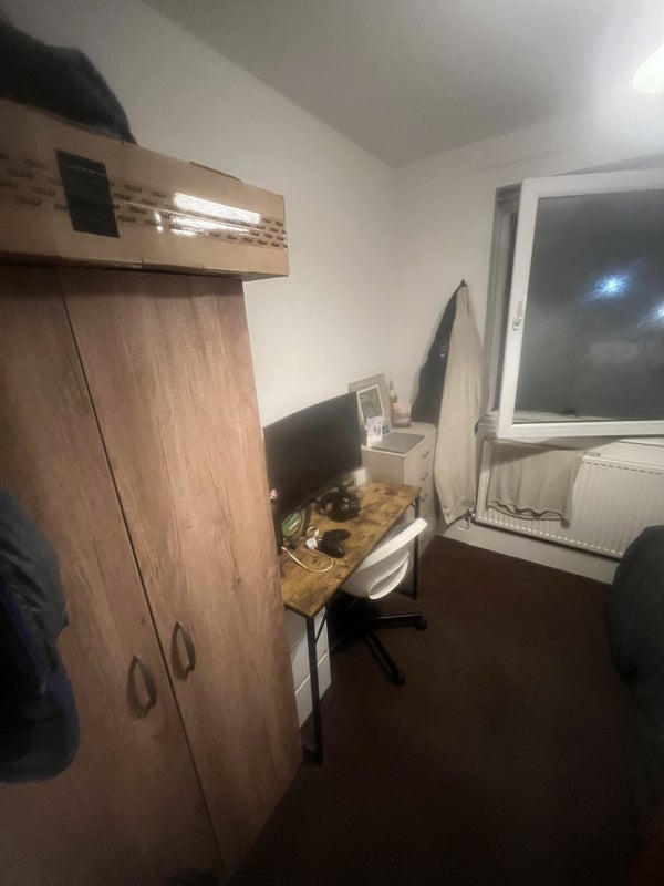 Room Hanley Road in Greater London