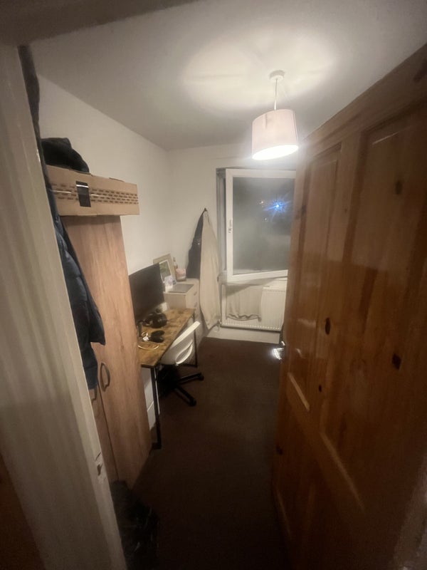 Room Hanley Road in Greater London