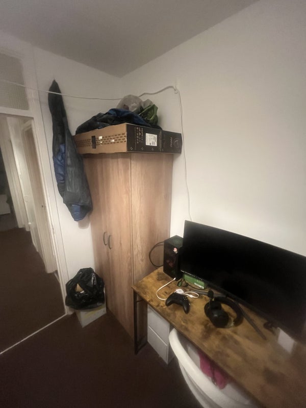 Room Hanley Road in Greater London
