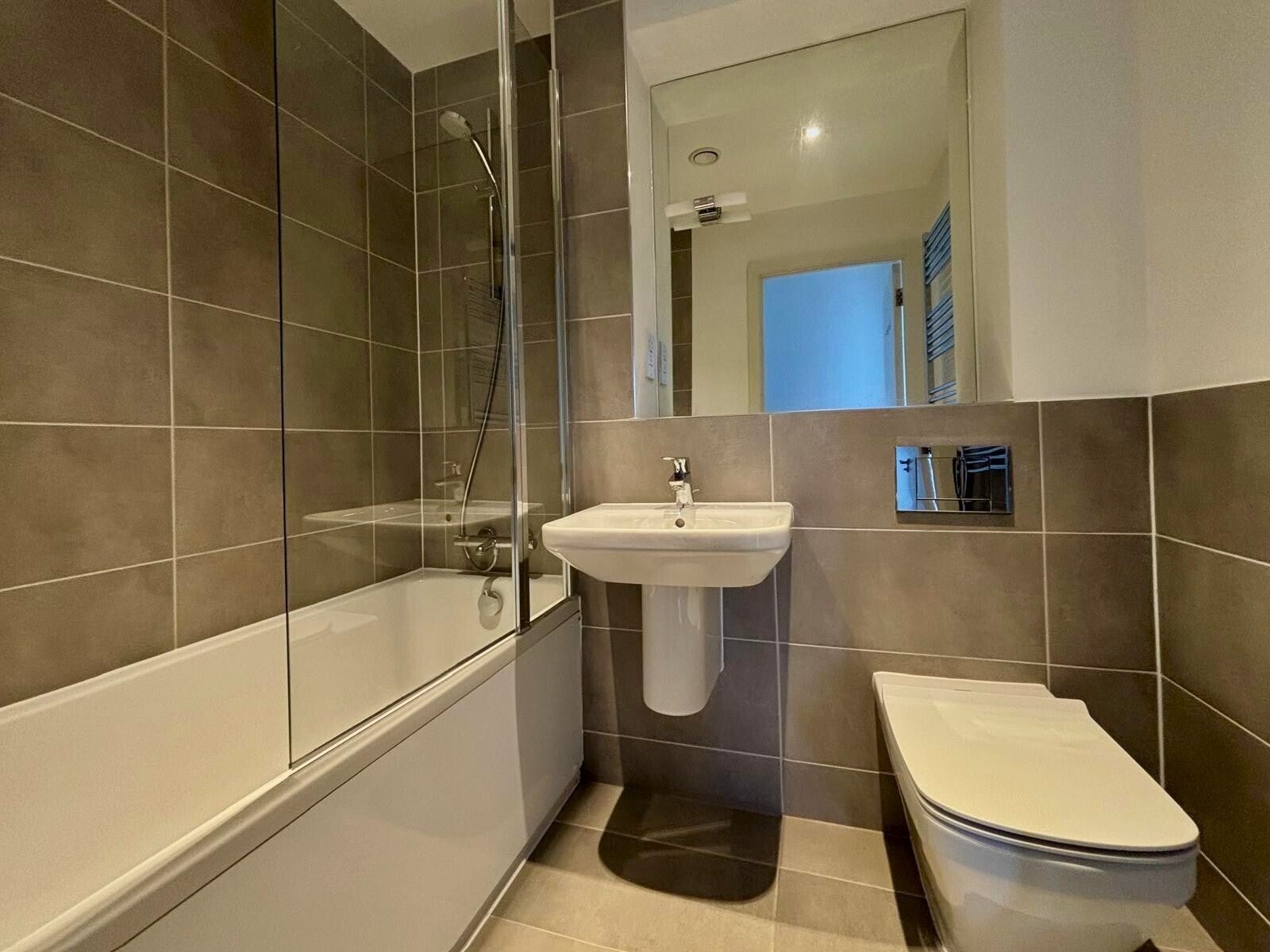 Flat Wenman Road in South Oxfordshire