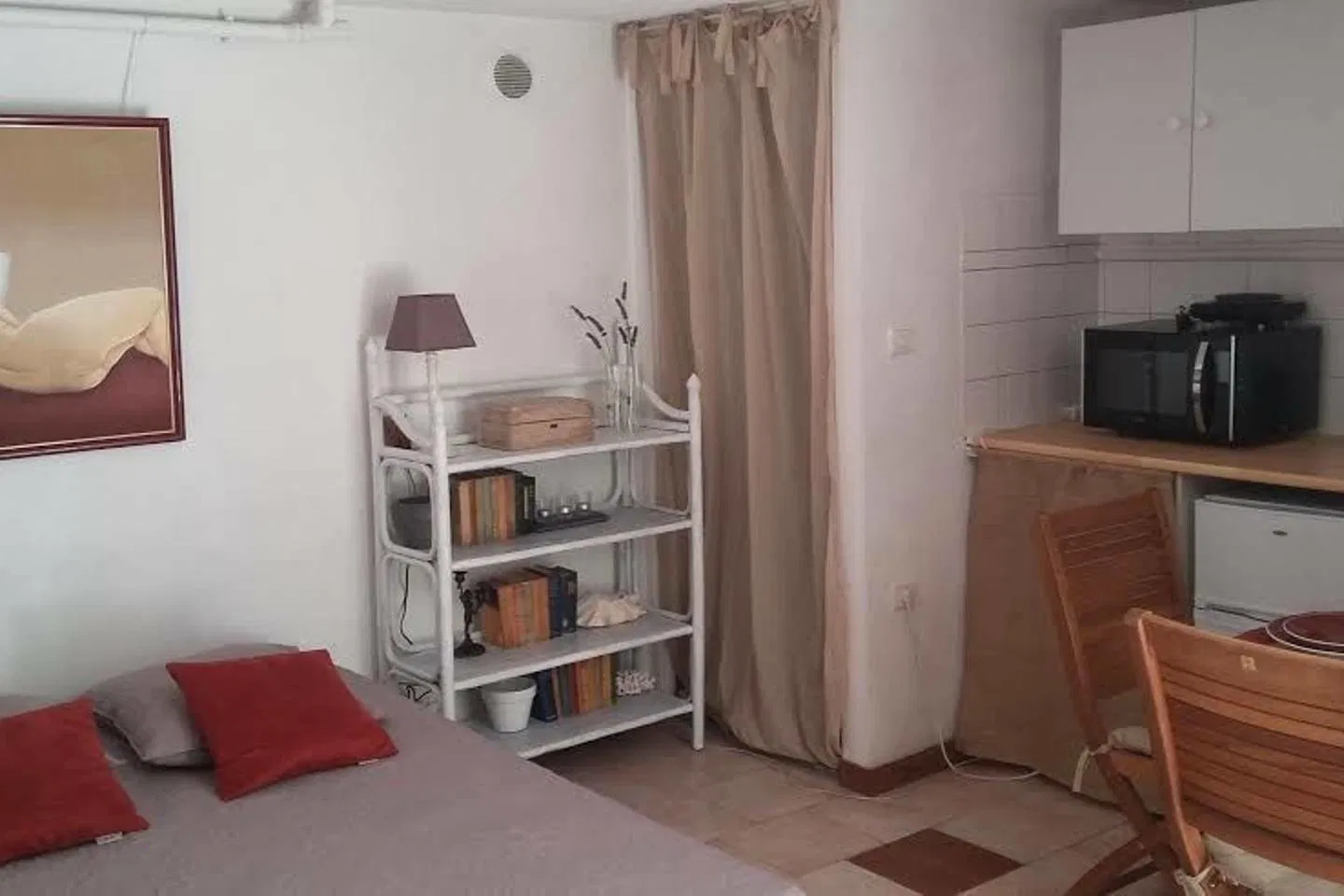Room Place Paul Valery in Nîmes