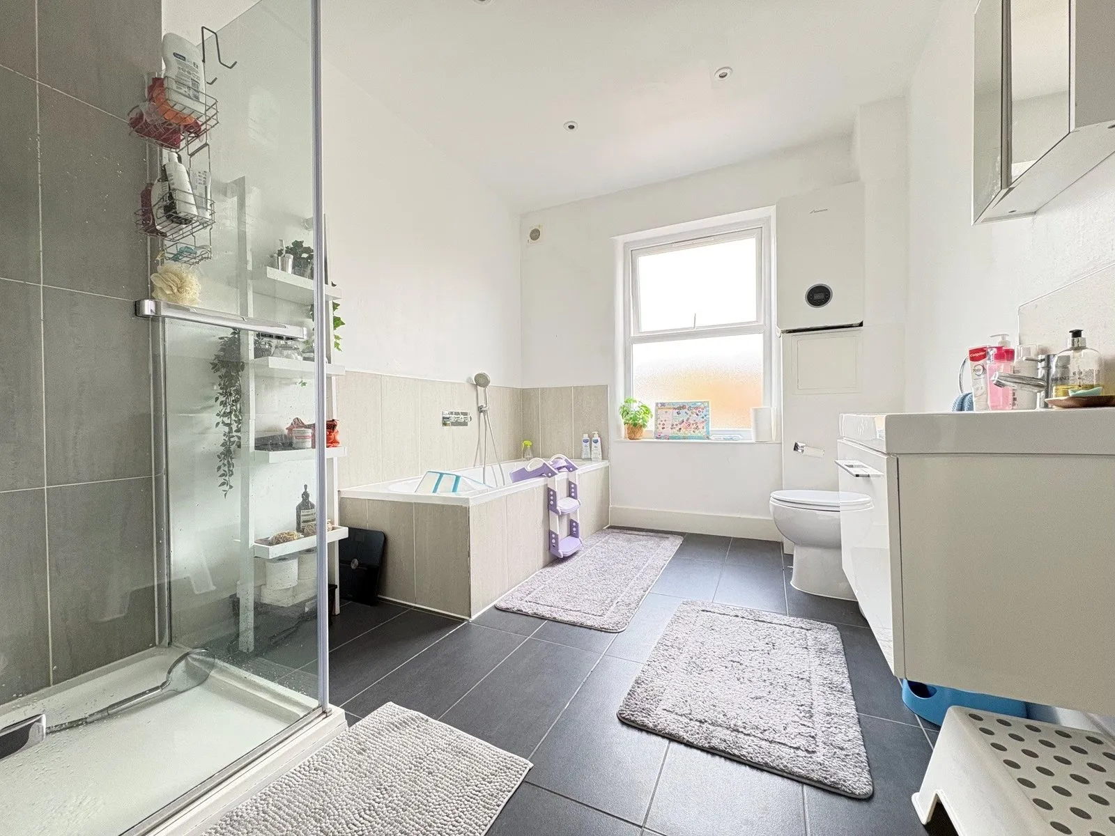 House Pembar Avenue in Greater London