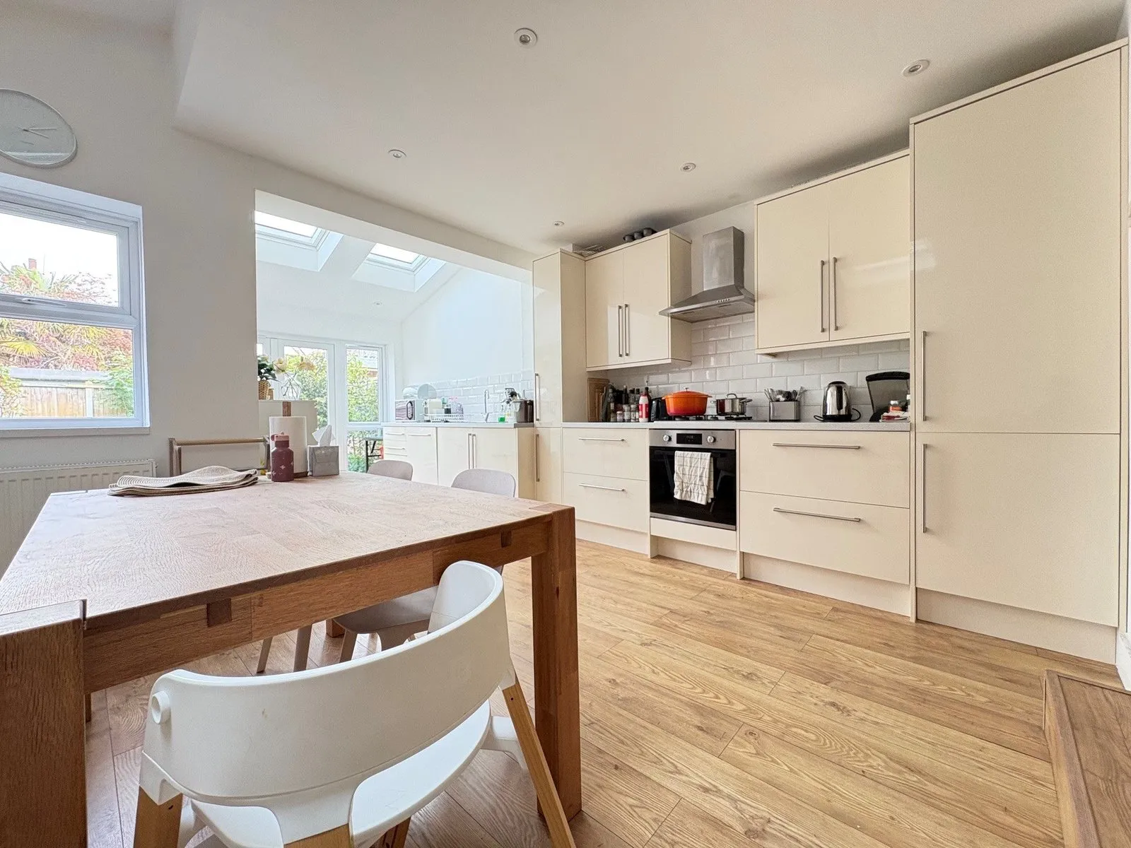 House Pembar Avenue in Greater London