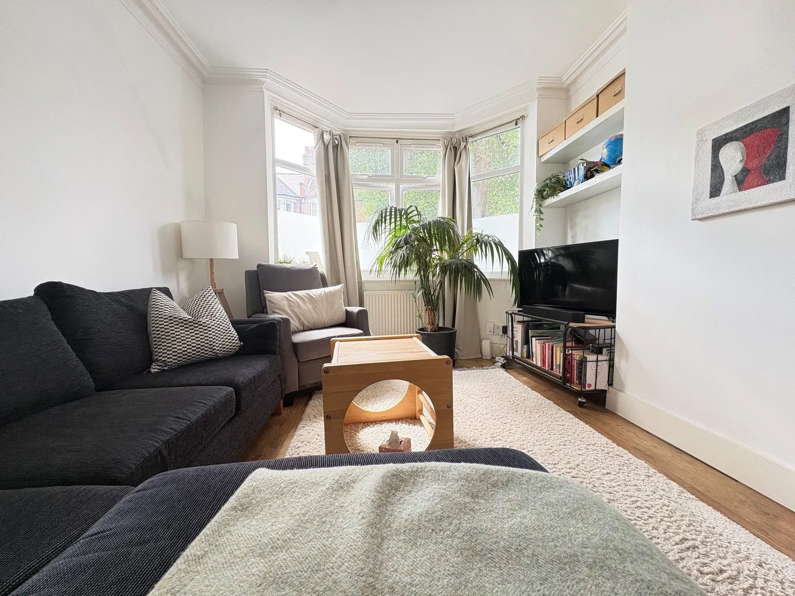 House Pembar Avenue in Greater London