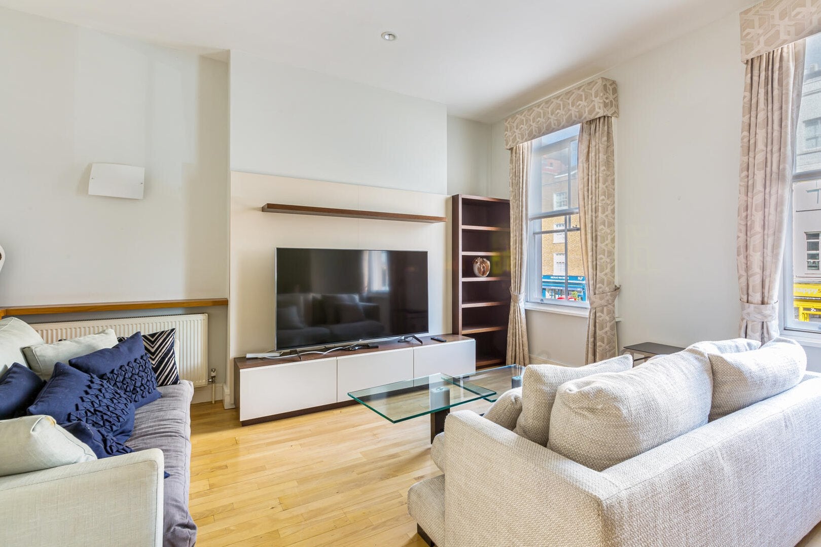 Flat Cheval Place in Greater London