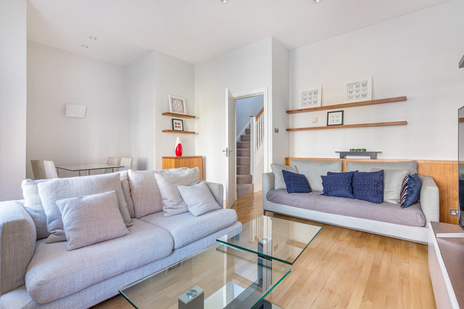 Flat Cheval Place in Greater London