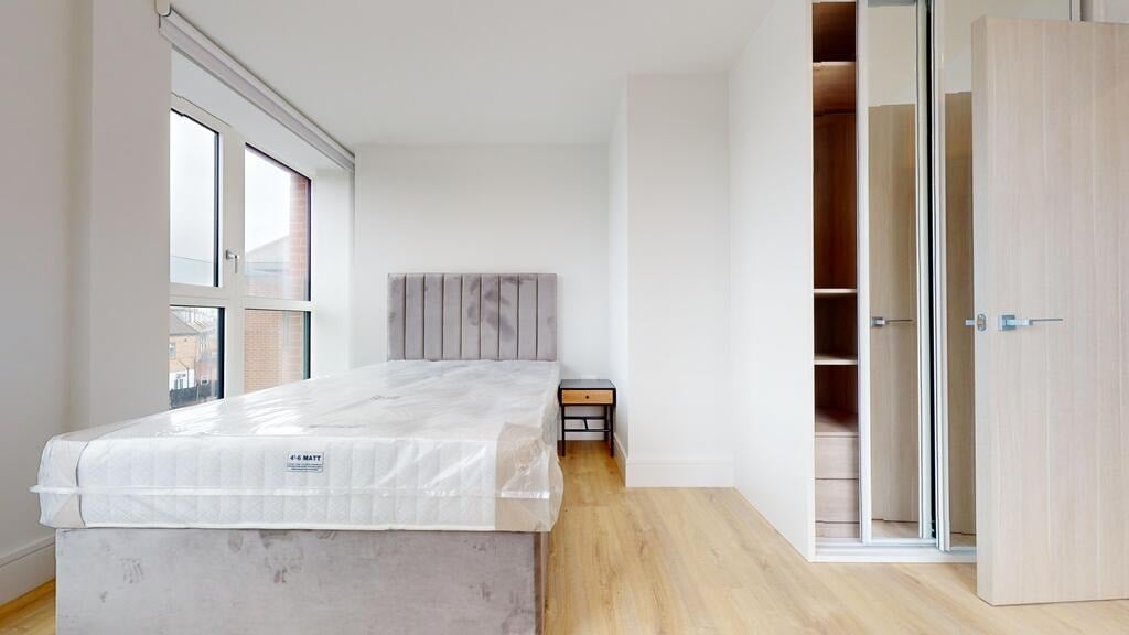 Flat Beverley Way in Greater London