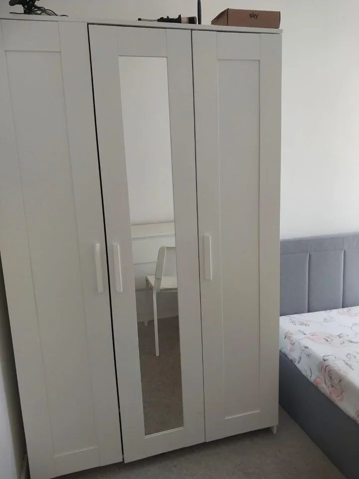 Room Pier Road in Greater London