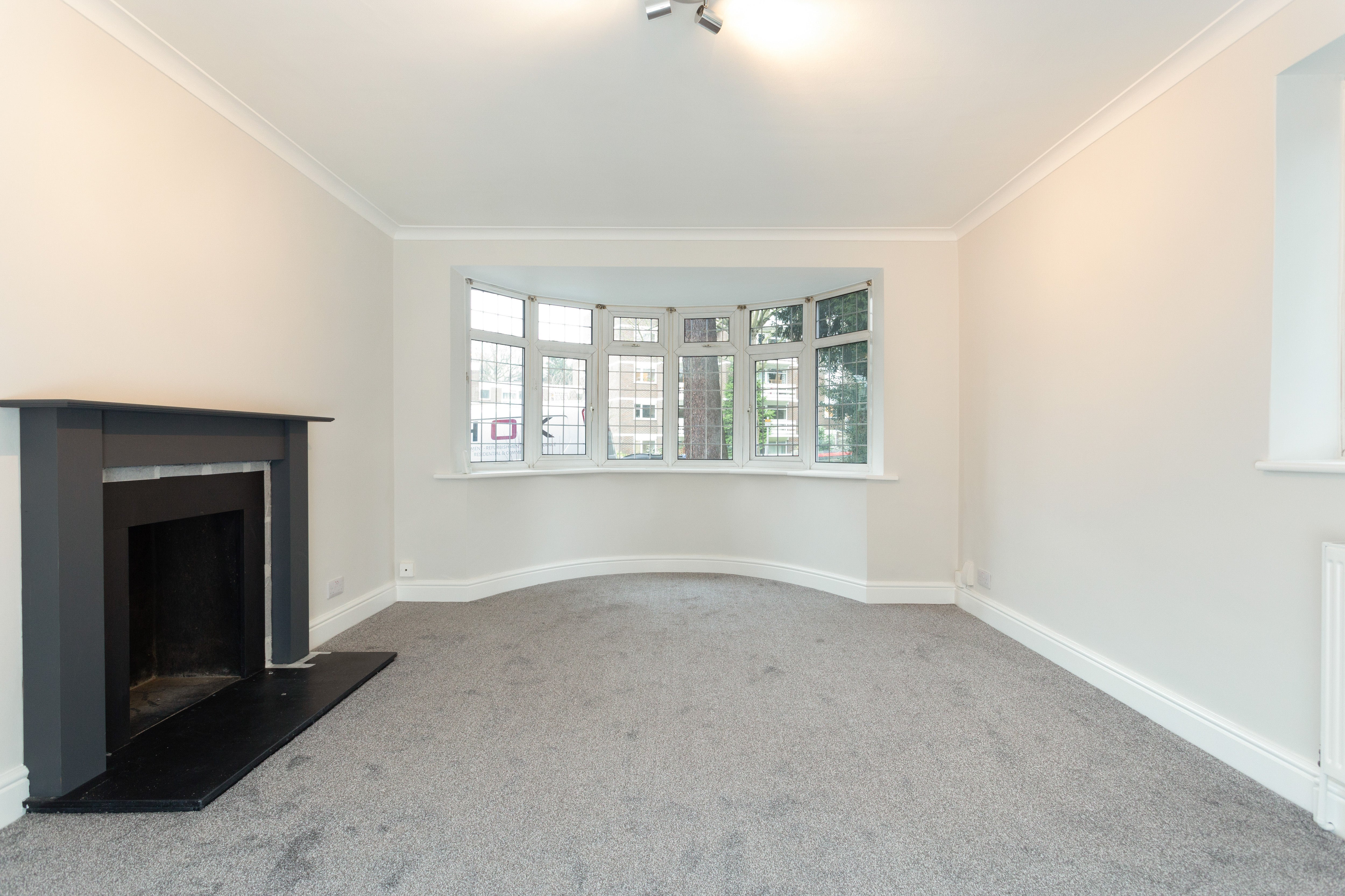 Flat Upper Brighton Road in Greater London