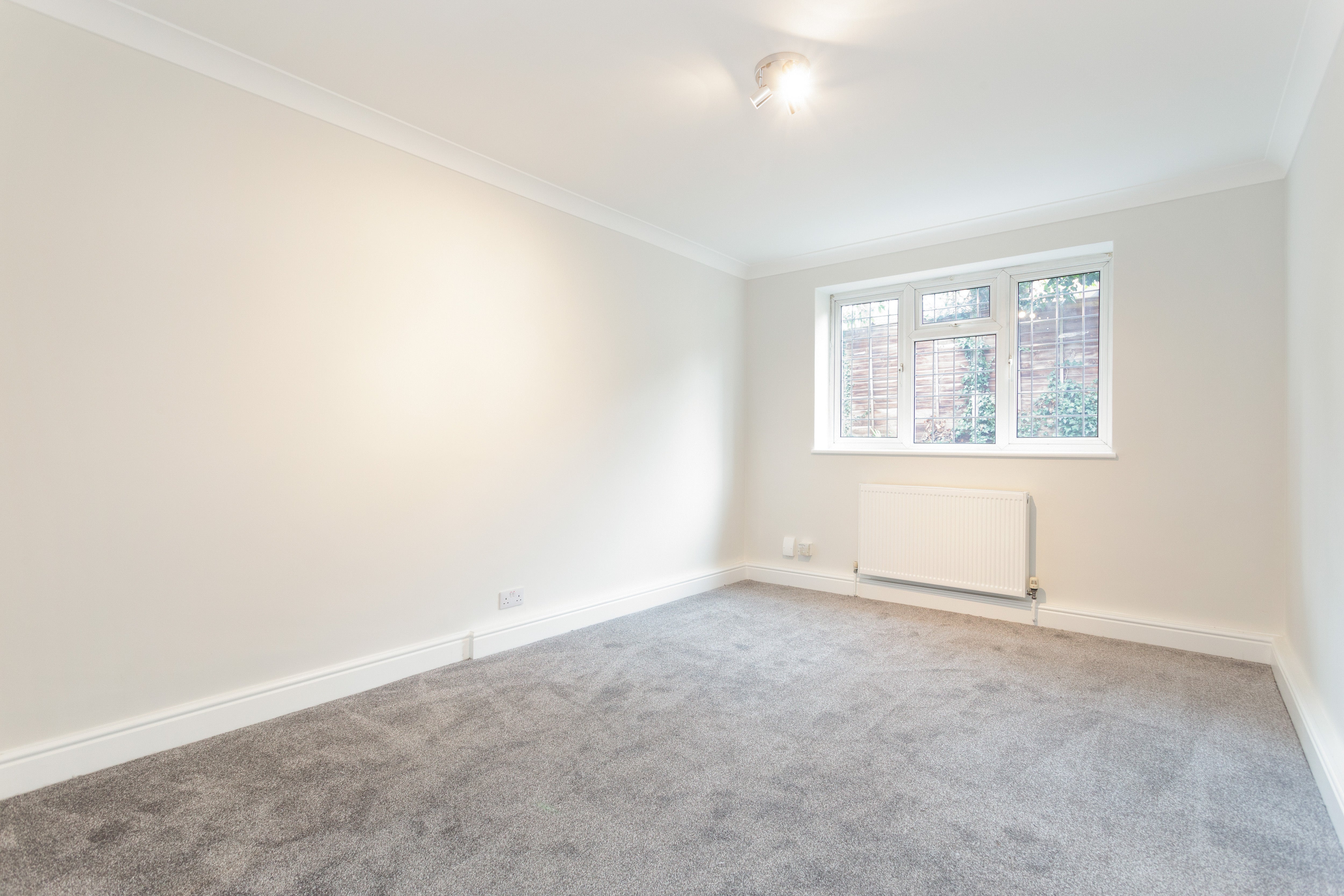 Flat Upper Brighton Road in Greater London