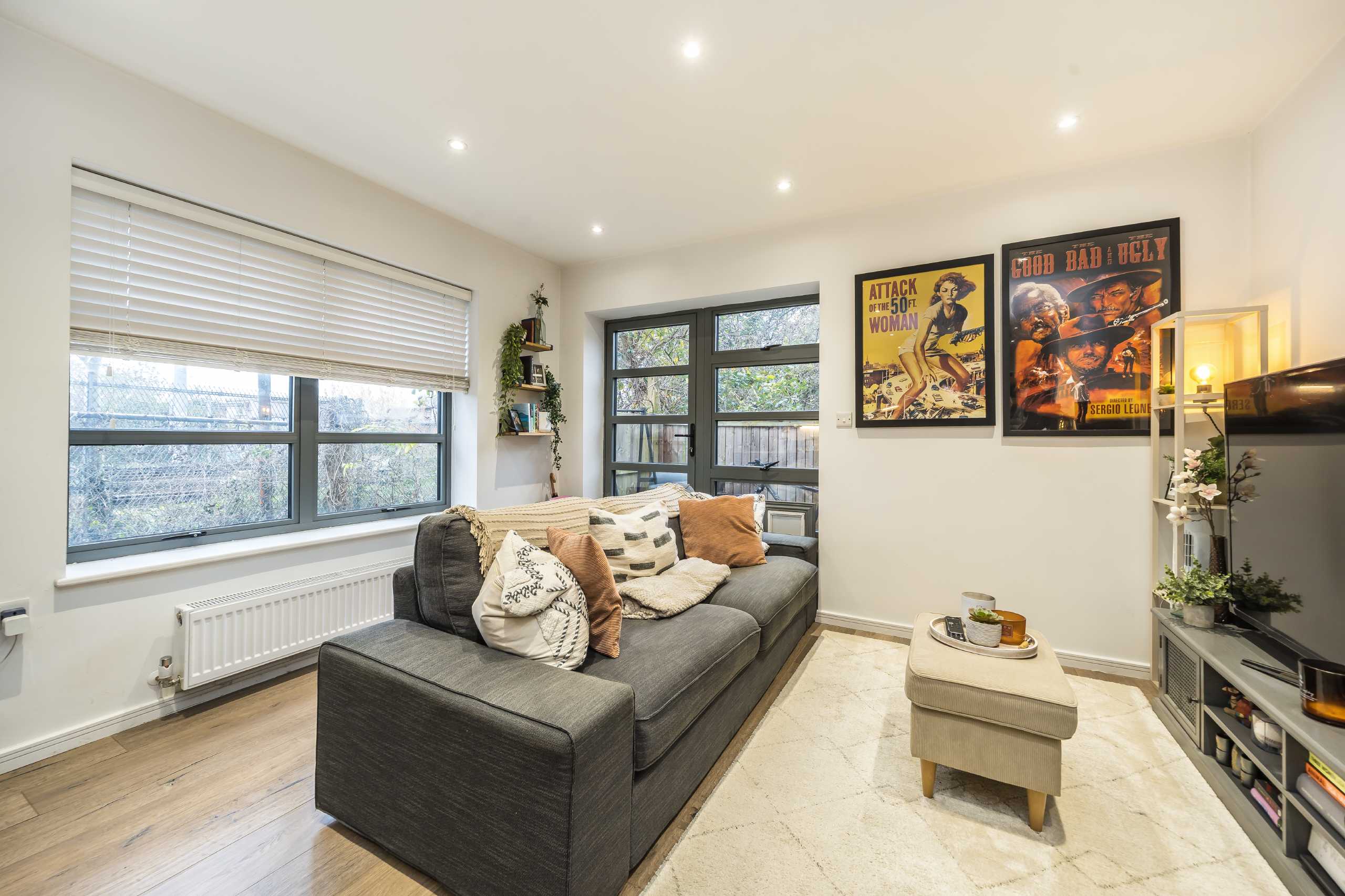 Flat Rotherwood Close in Greater London
