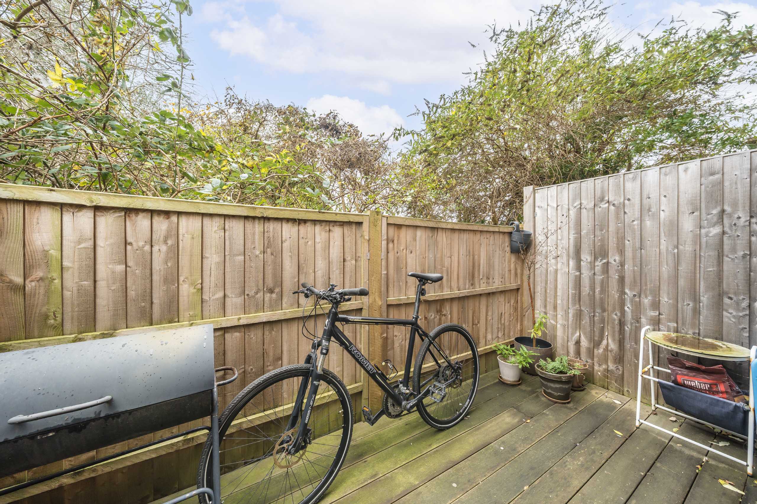 Flat Rotherwood Close in Greater London