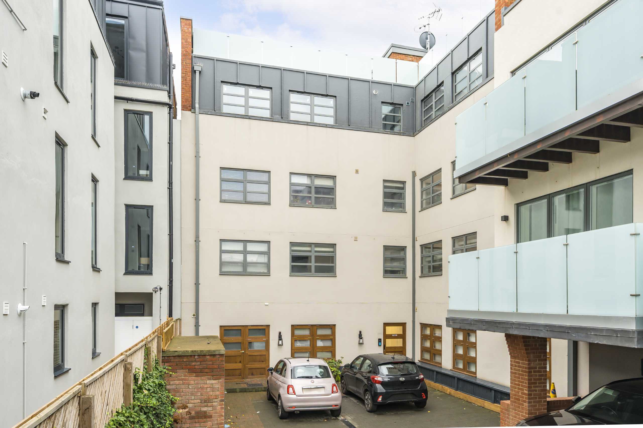 Flat Rotherwood Close in Greater London