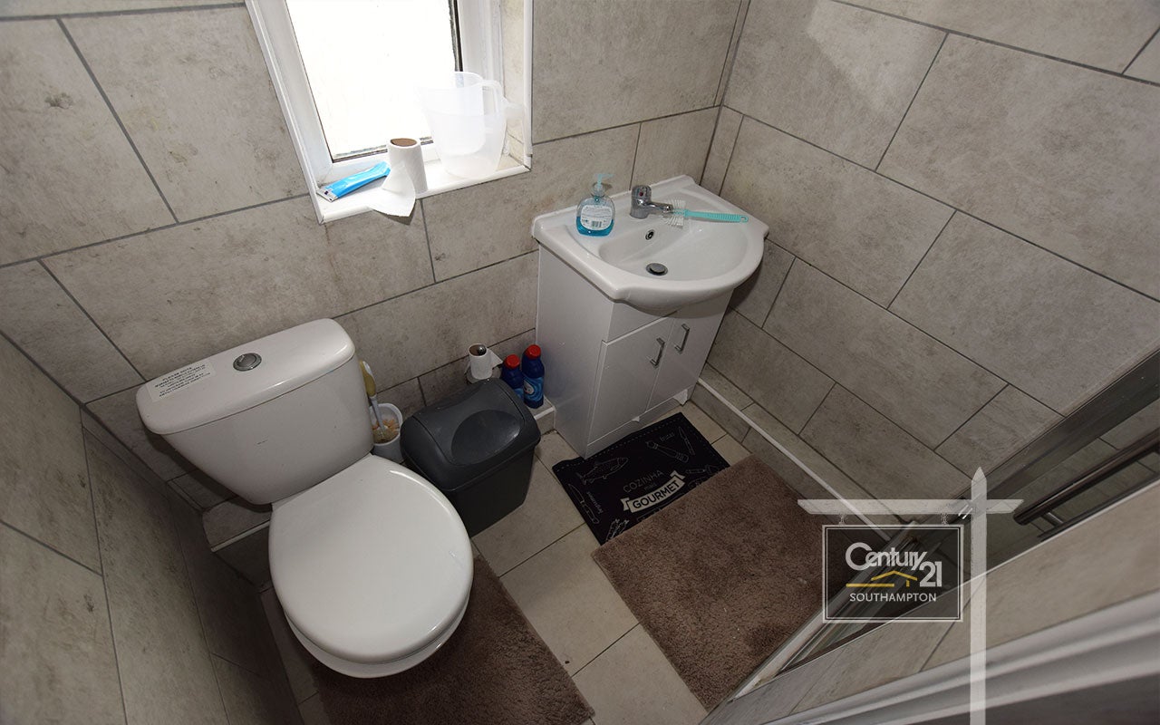 Room Portswood Road in Southampton