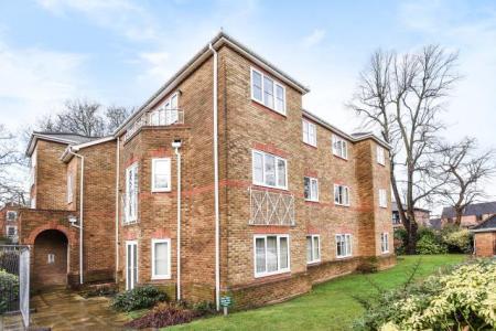 Flat Manning Place in Greater London
