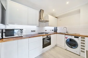 Flat Hartfield Road in Greater London