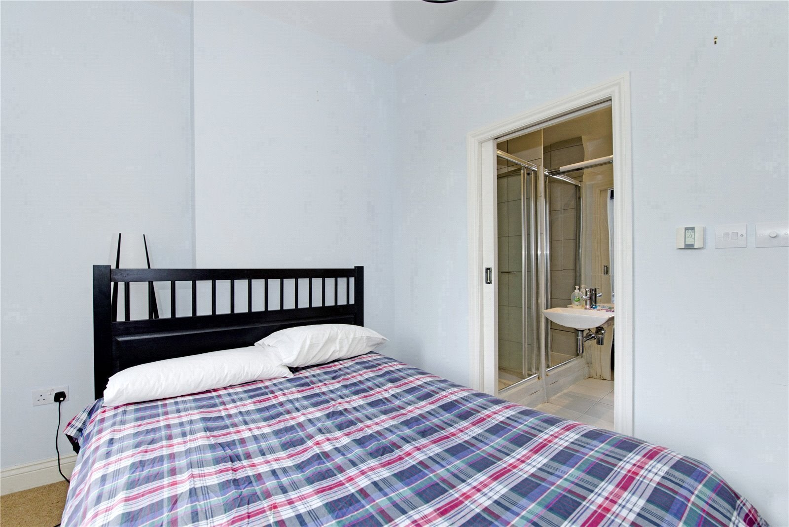 Flat Horsell Road in Greater London