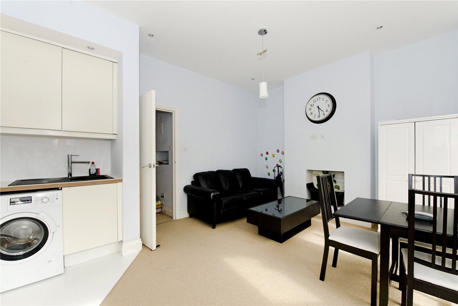 Flat Horsell Road in Greater London