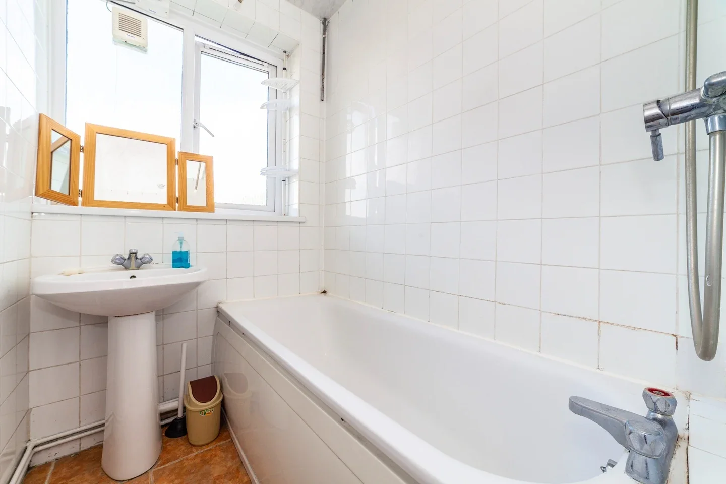 Room Tildesley Road in Greater London
