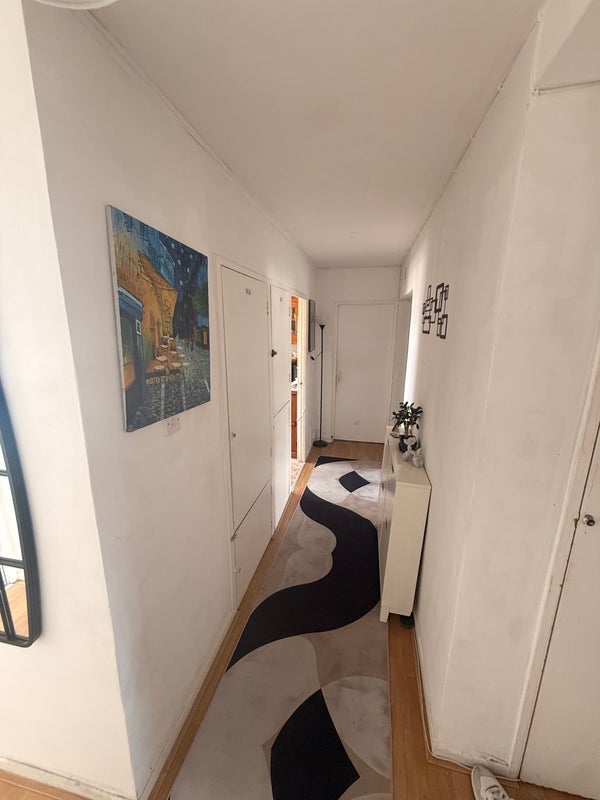 Room Allen Edwards Drive in Greater London