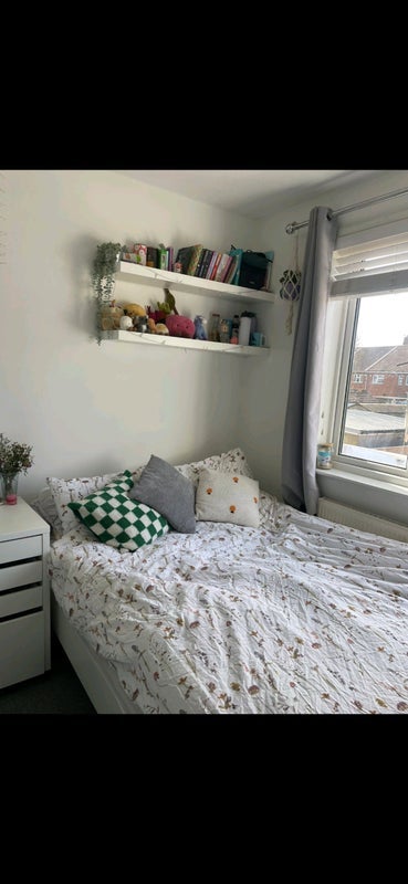 Room St Aubin's Avenue in Bristol