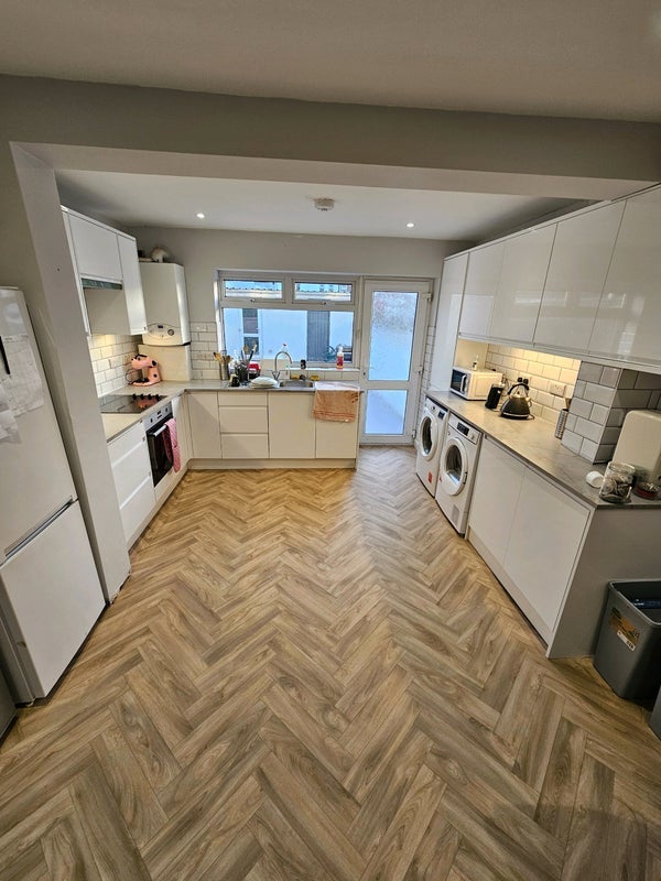 Room St Aubin's Avenue in Bristol