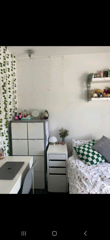 Room St Aubin's Avenue in Bristol
