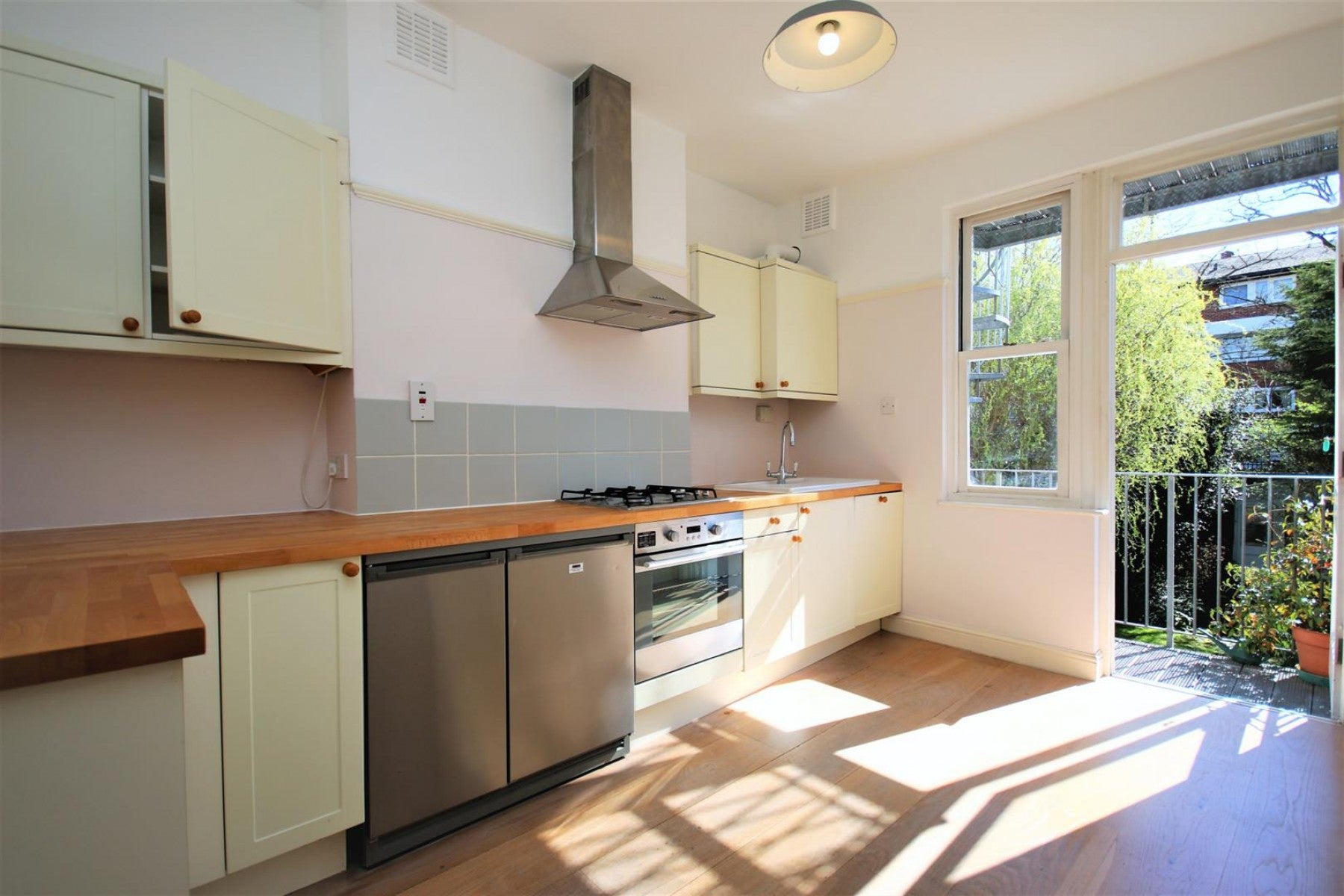 Flat Riversdale Road in Greater London