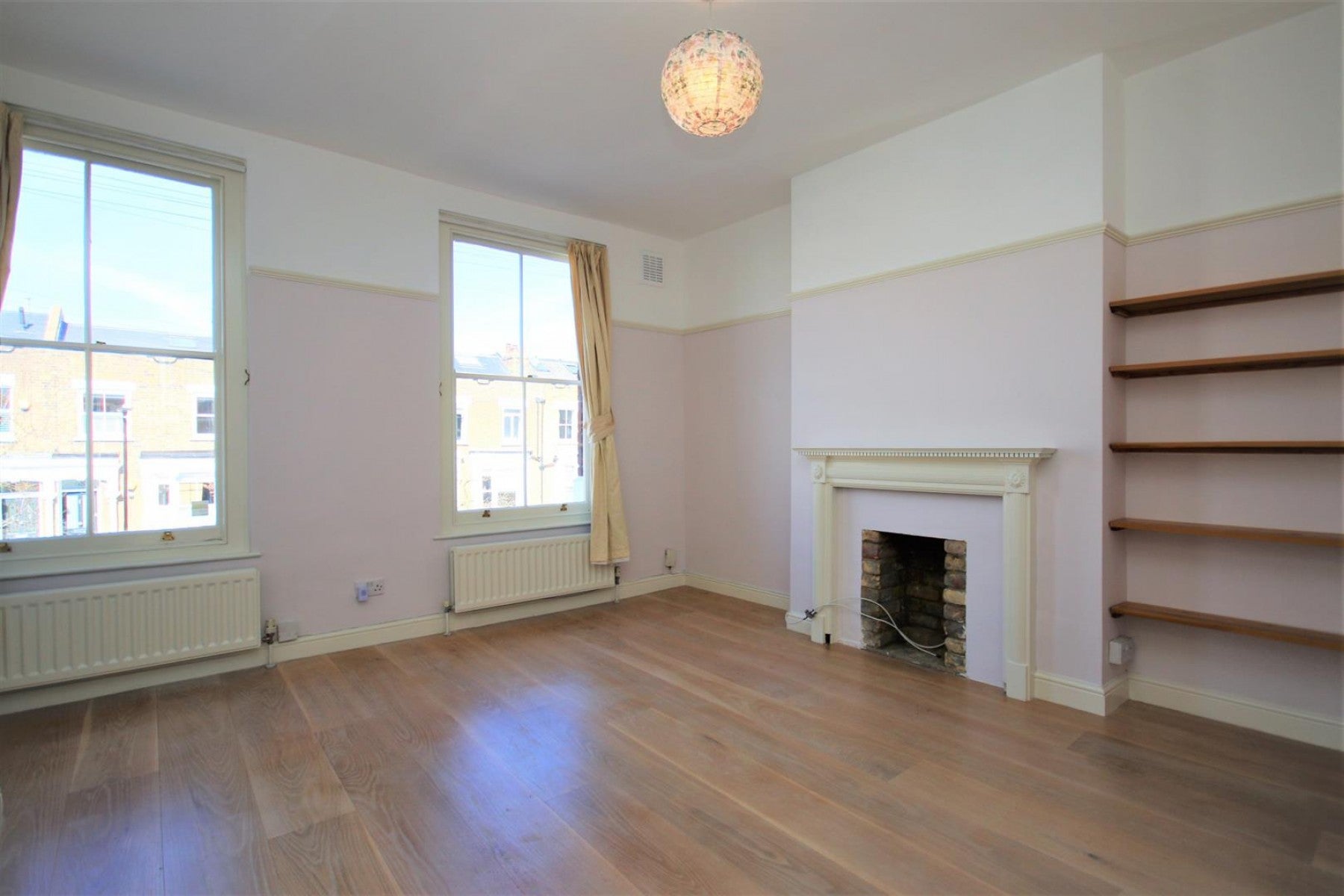 Flat Riversdale Road in Greater London