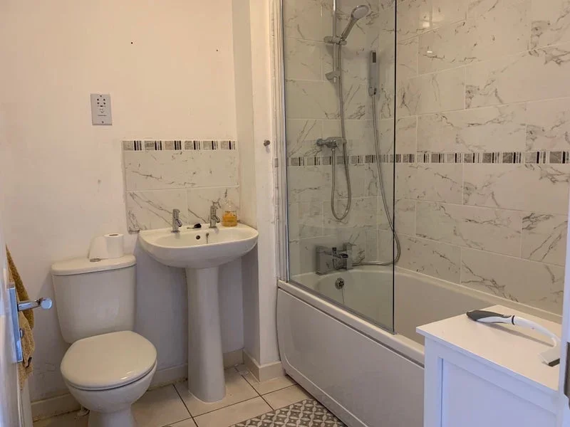 Room Plender Street in Greater London
