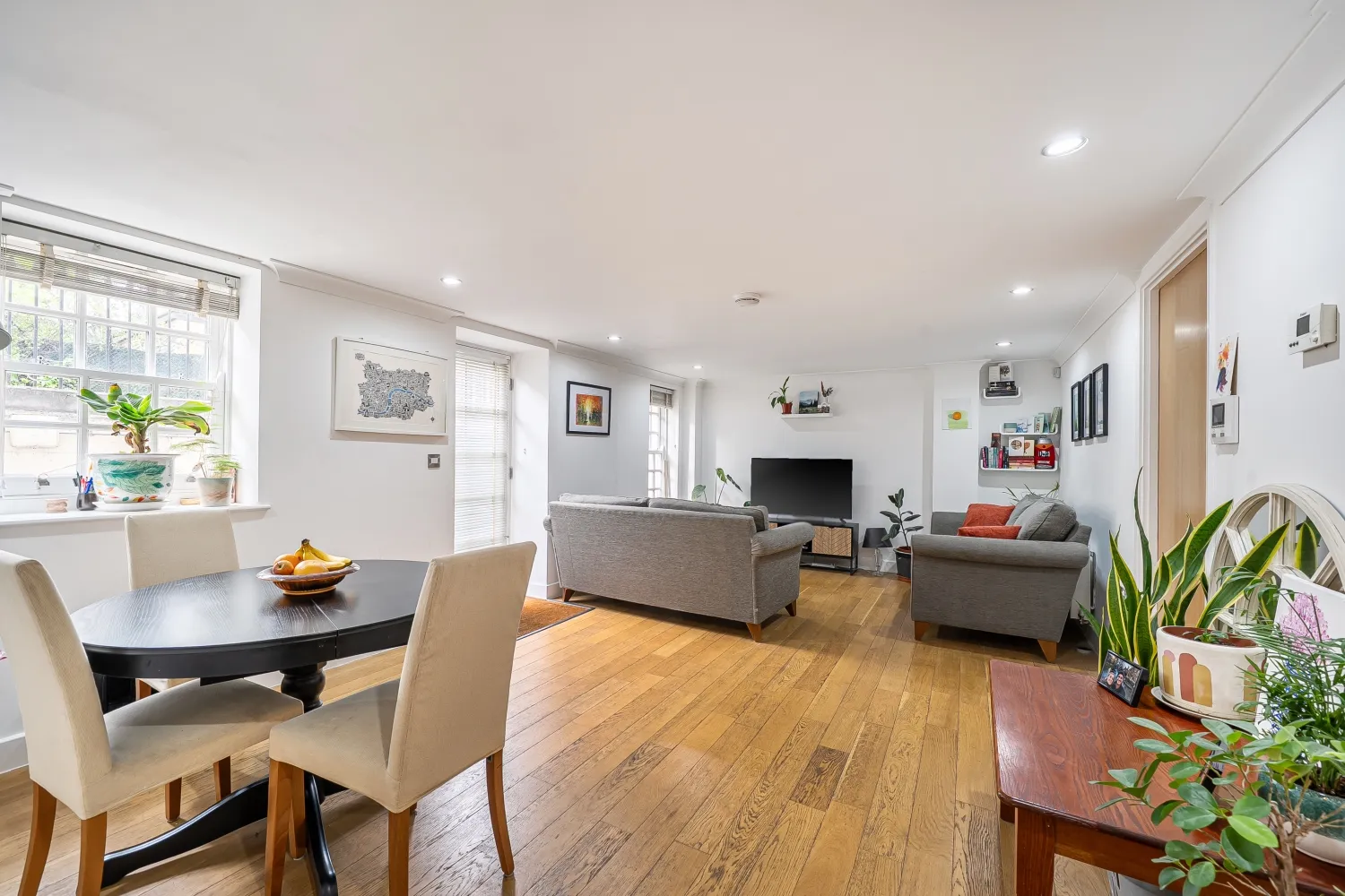 Flat Redmans Road in Greater London