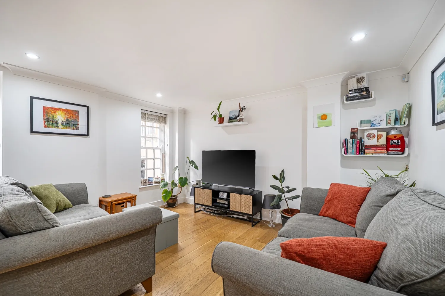 Flat Redmans Road in Greater London