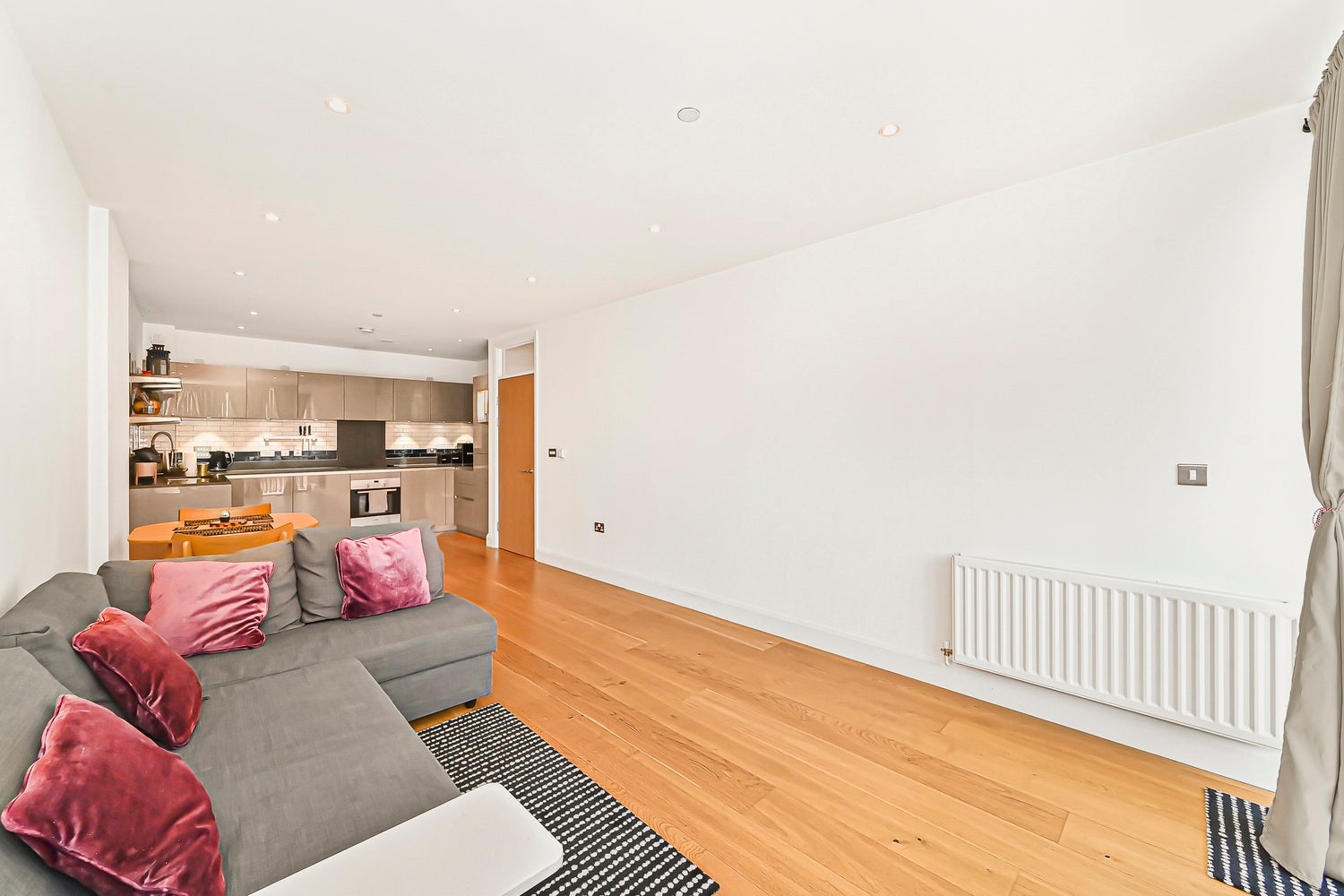 Flat Barry Blandford Way in Greater London